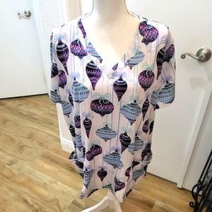 Butter Soft Christmad Ornament Top. Like New.